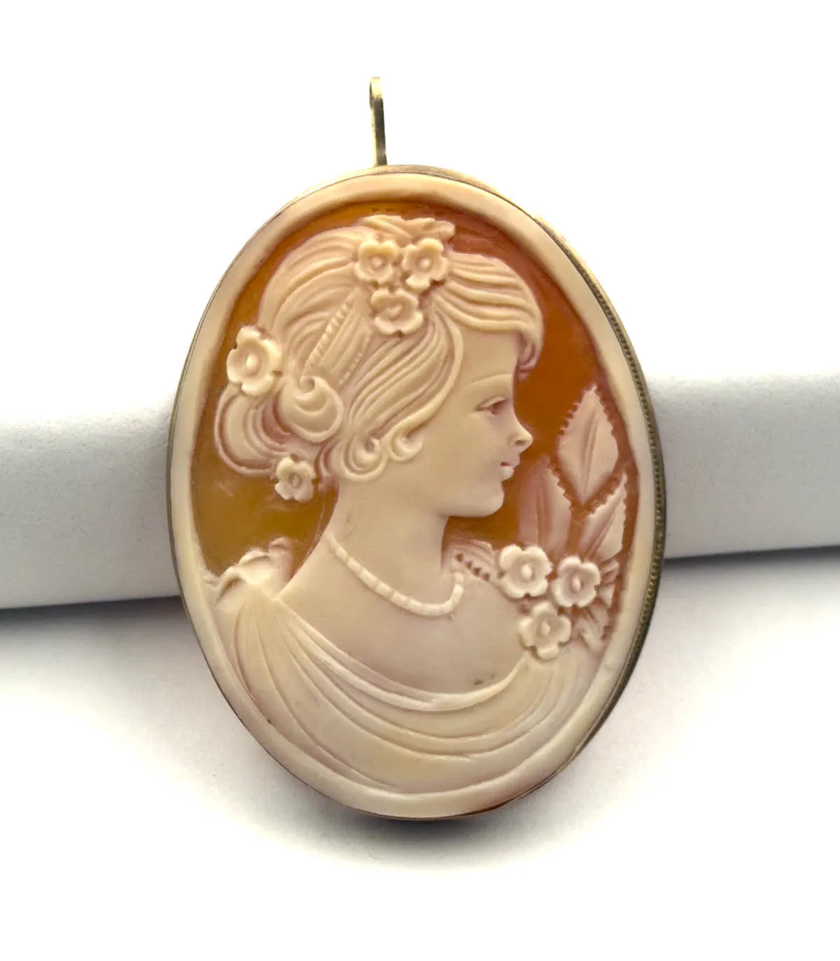 Ciondolo cammeo in oro giallo