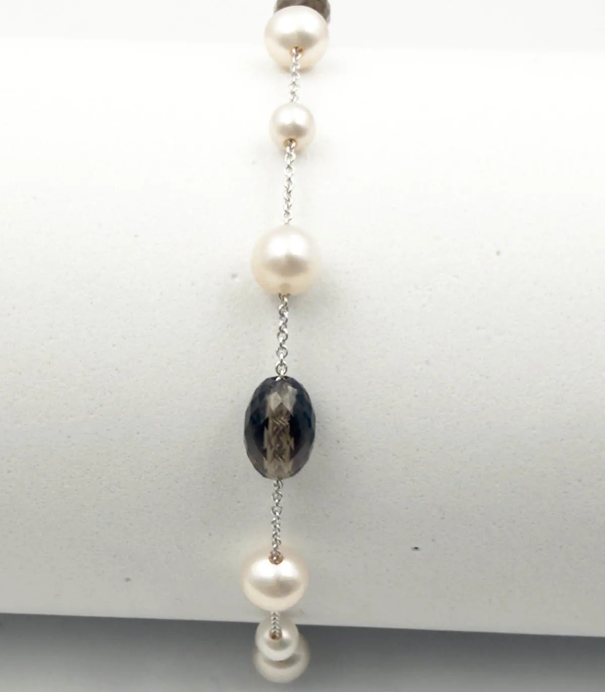 Bracciale in oro bianco con perle