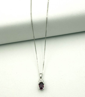 Collana in oro bianco con rubino ovale da 0,41 carati e brillanti carati totali 0,06