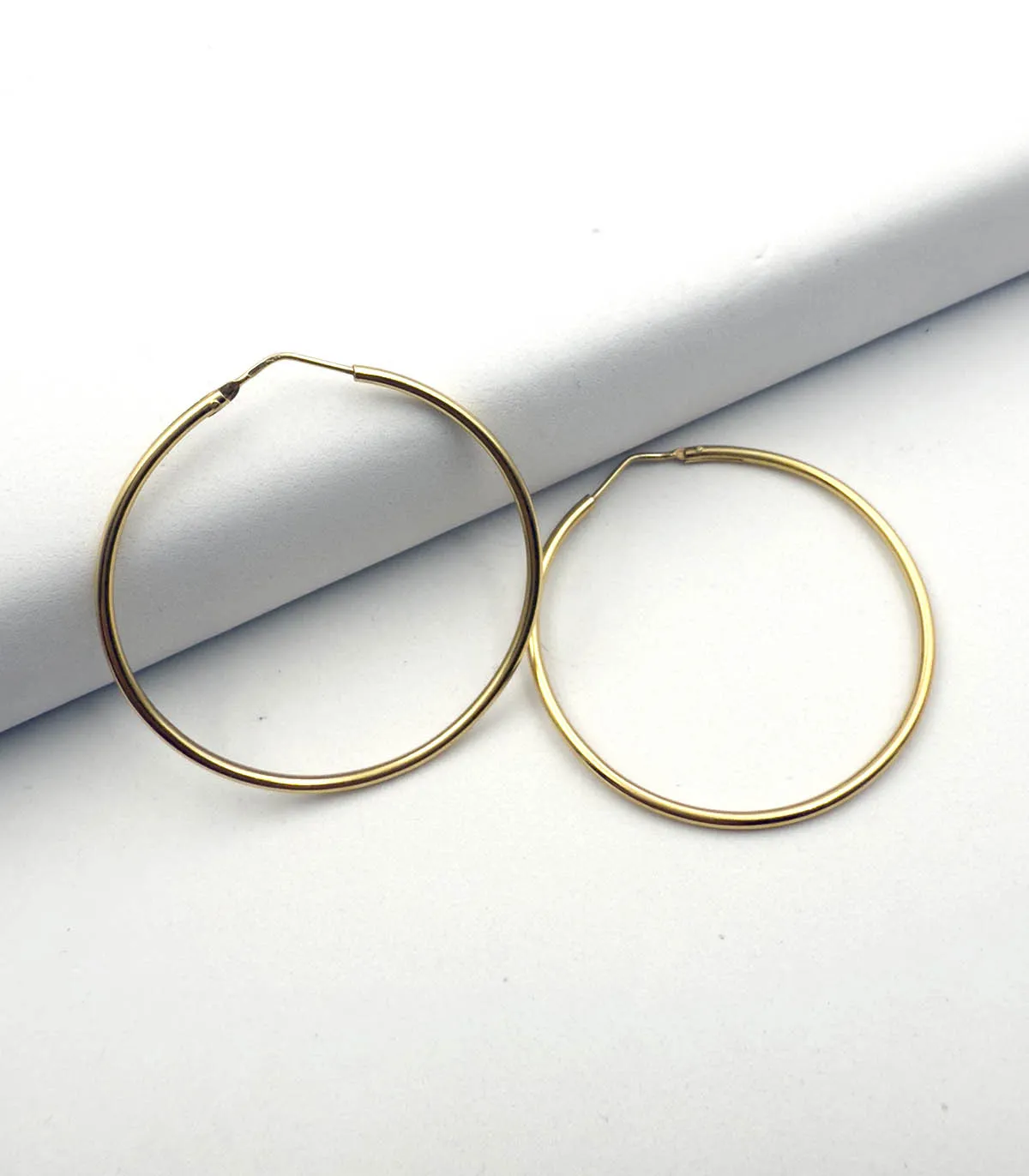 Orecchini a cerchio in oro giallo