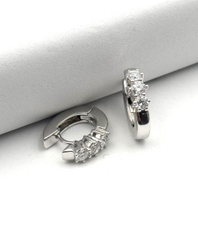 Orecchini a cerchio in oro bianco con brillanti carati totali 0,90