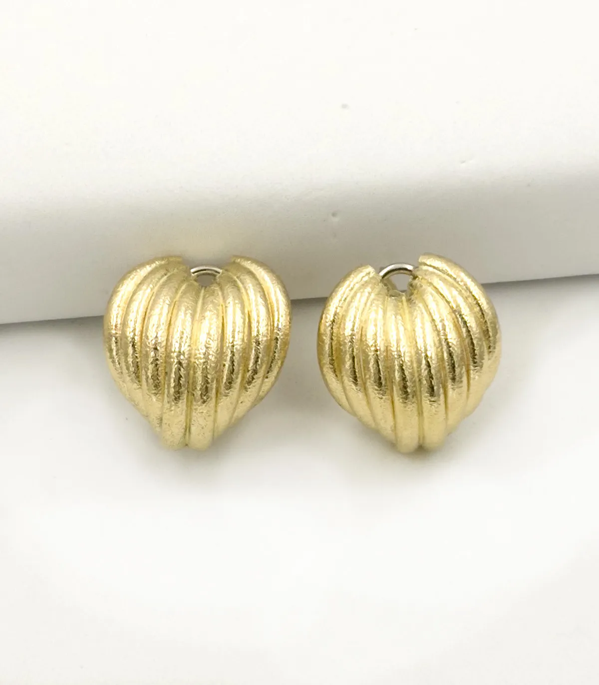 Orecchini a cuore in oro giallo