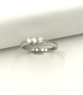 Anello trilogy in oro bianco con brillanti carati totali 0,21