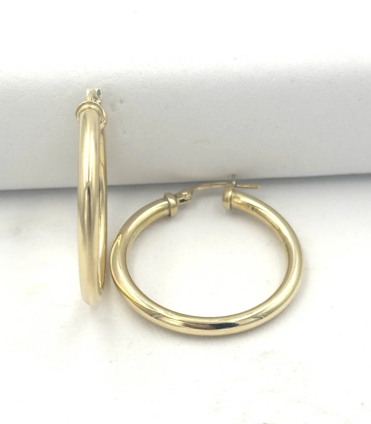 Orecchini a cerchio in oro giallo