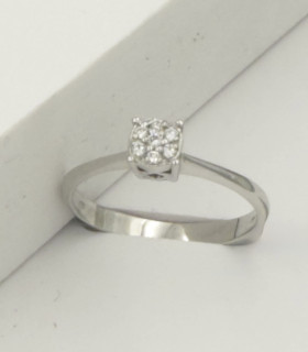 Anello in oro bianco con zirconi