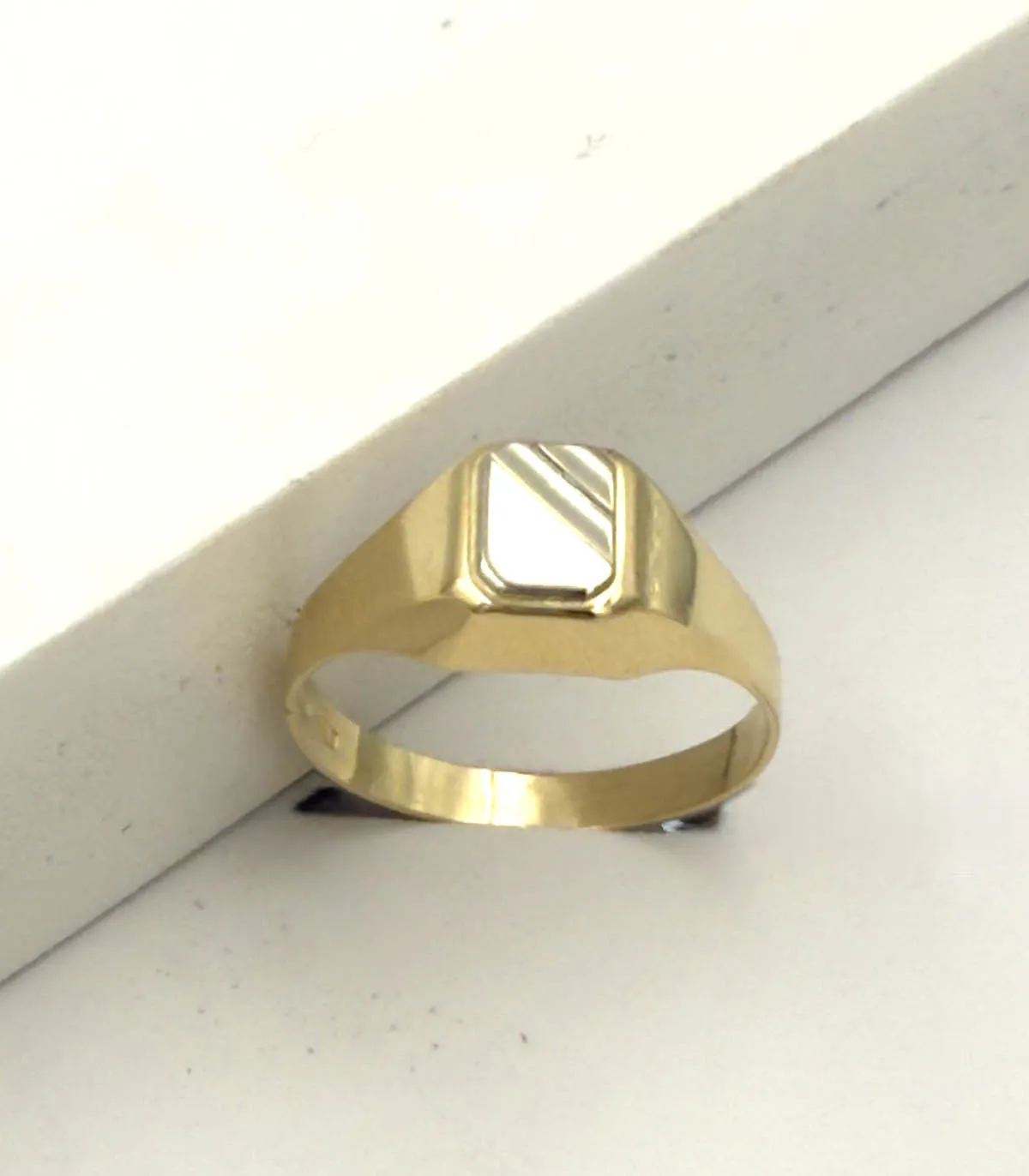 Anello da uomo in oro giallo