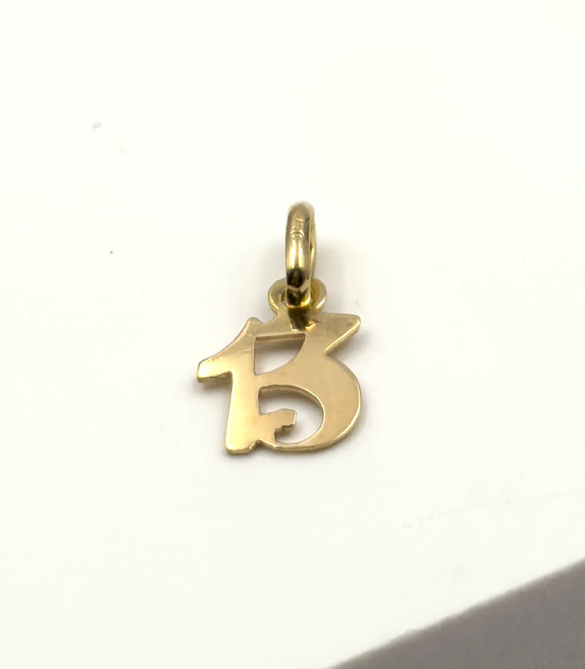 Ciondolo numero 13 in oro giallo