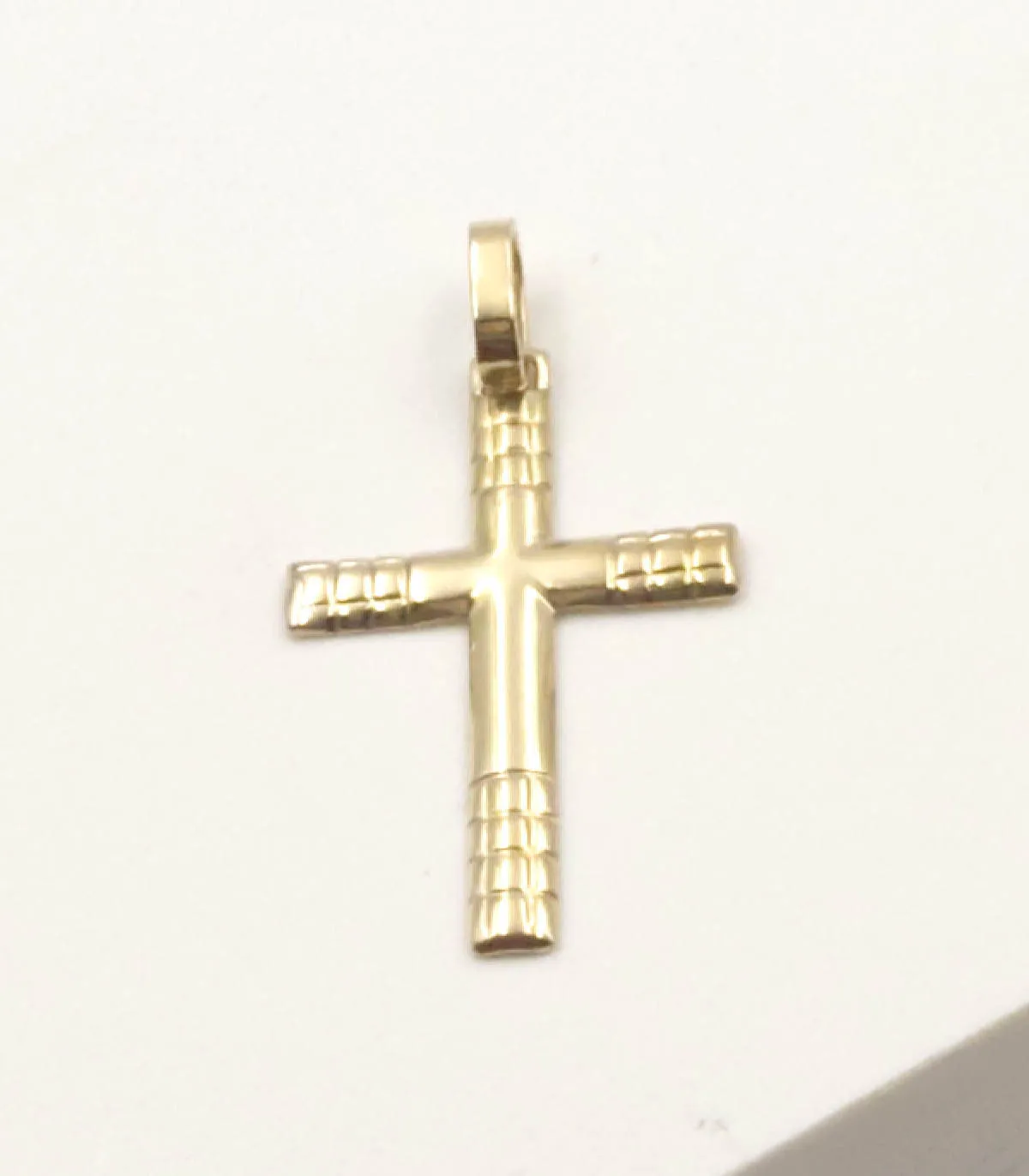 Ciondolo croce in oro giallo