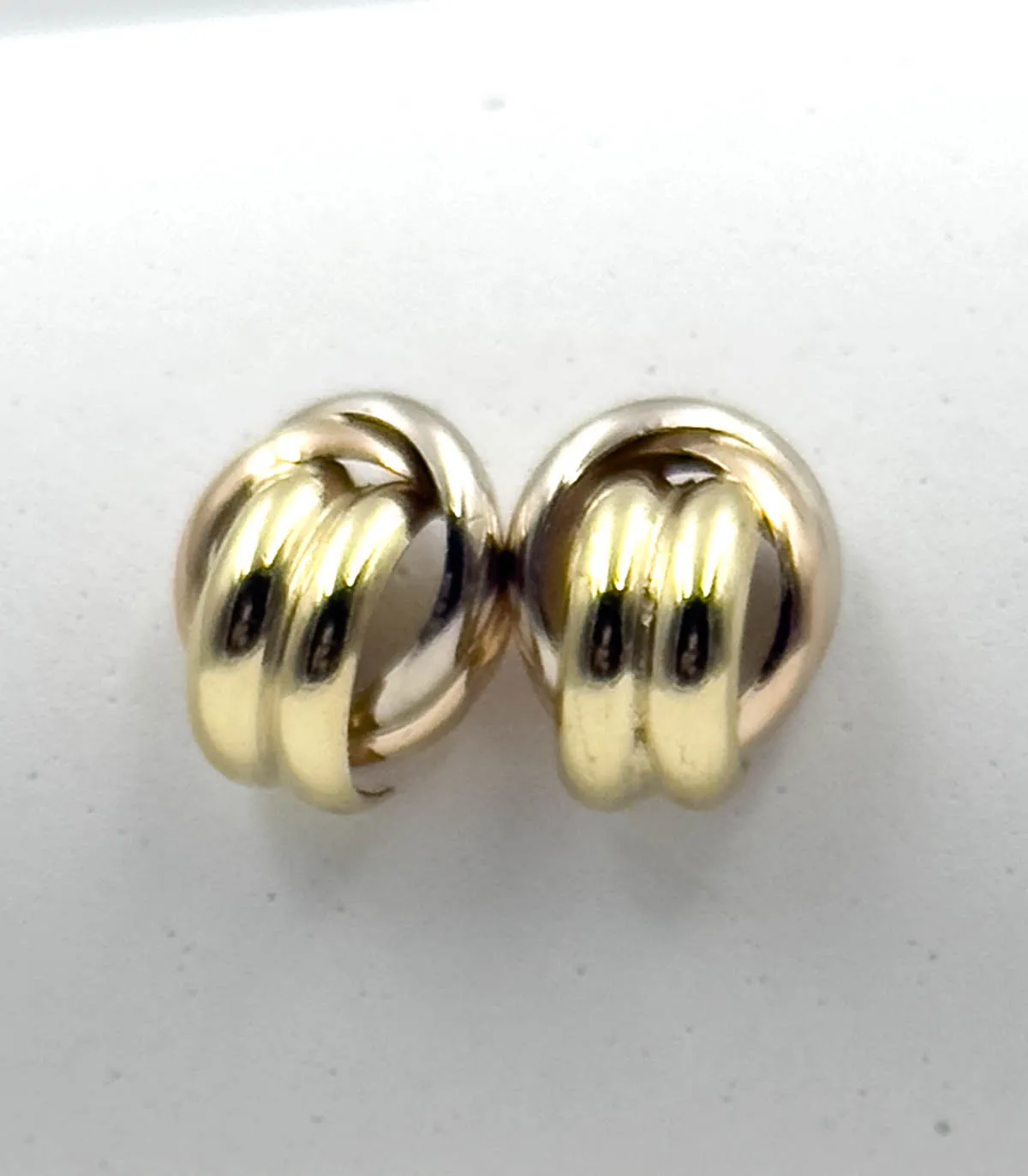 Orecchini a nodino in oro giallo