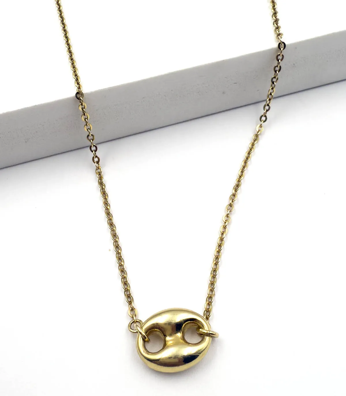 Collana in oro giallo con ciondolo marinaro