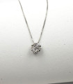 Collana in oro bianco con ciondolo a fiore con brillanti carati totali 0,14