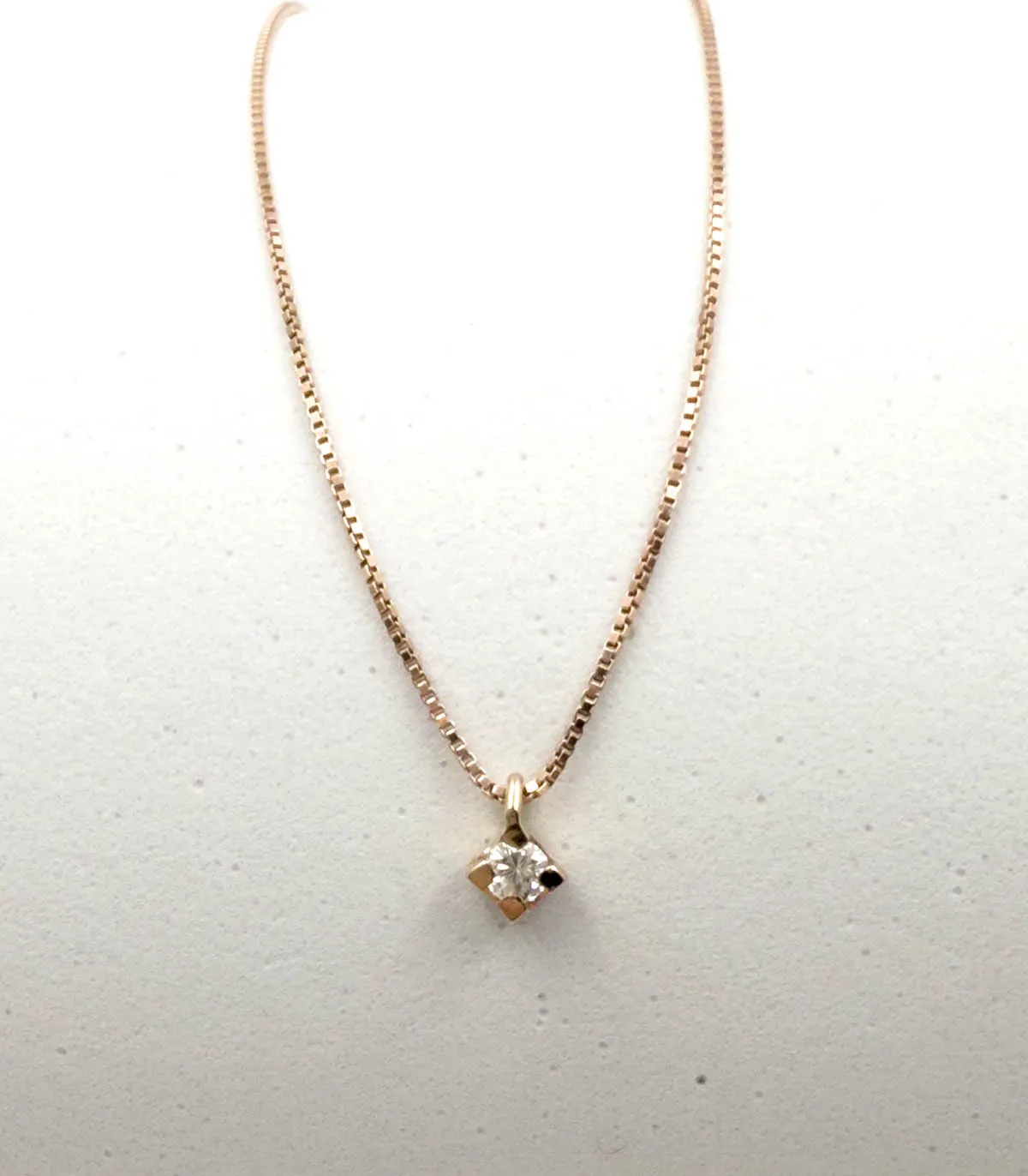 Collana punto luce in oro rosa con brillante da 0,04 carati