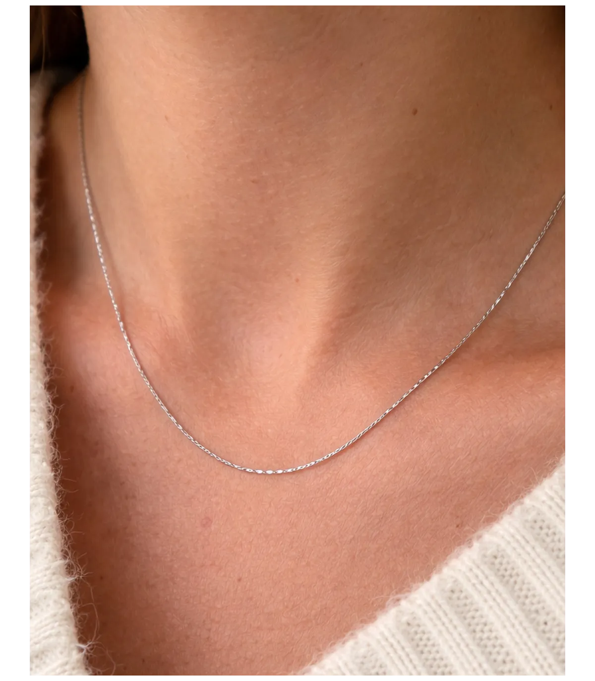 Collana in oro bianco liscia e semi torchon