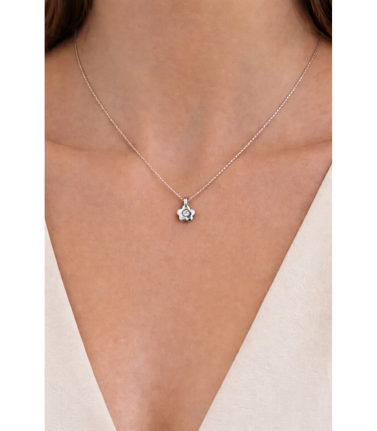 Collana in oro bianco con fiore con brillante da 0,02 carati