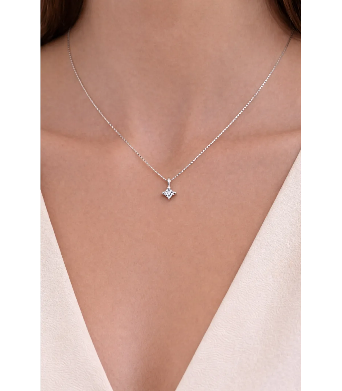 Collana punto luce in oro bianco con brillante da 0,10 carati