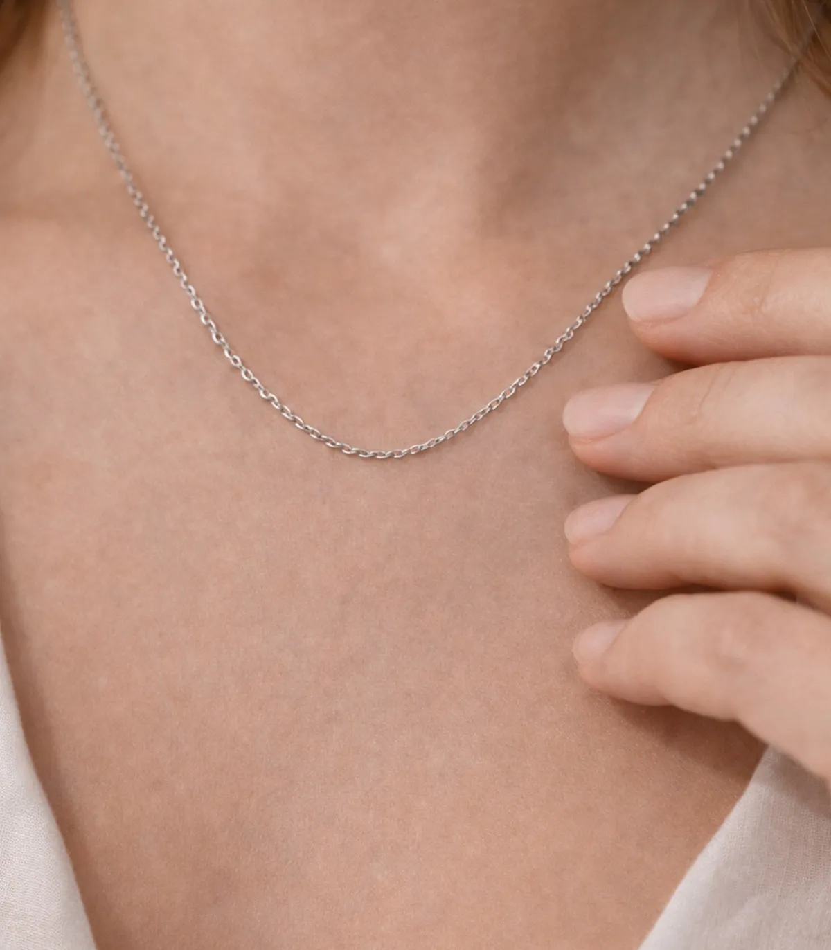 Collana rolò in oro bianco