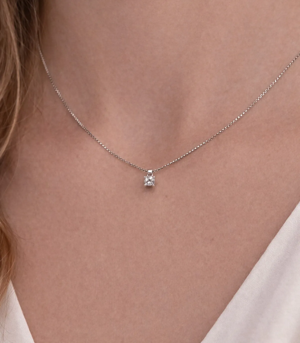 Collana punto luce in oro bianco con zircone