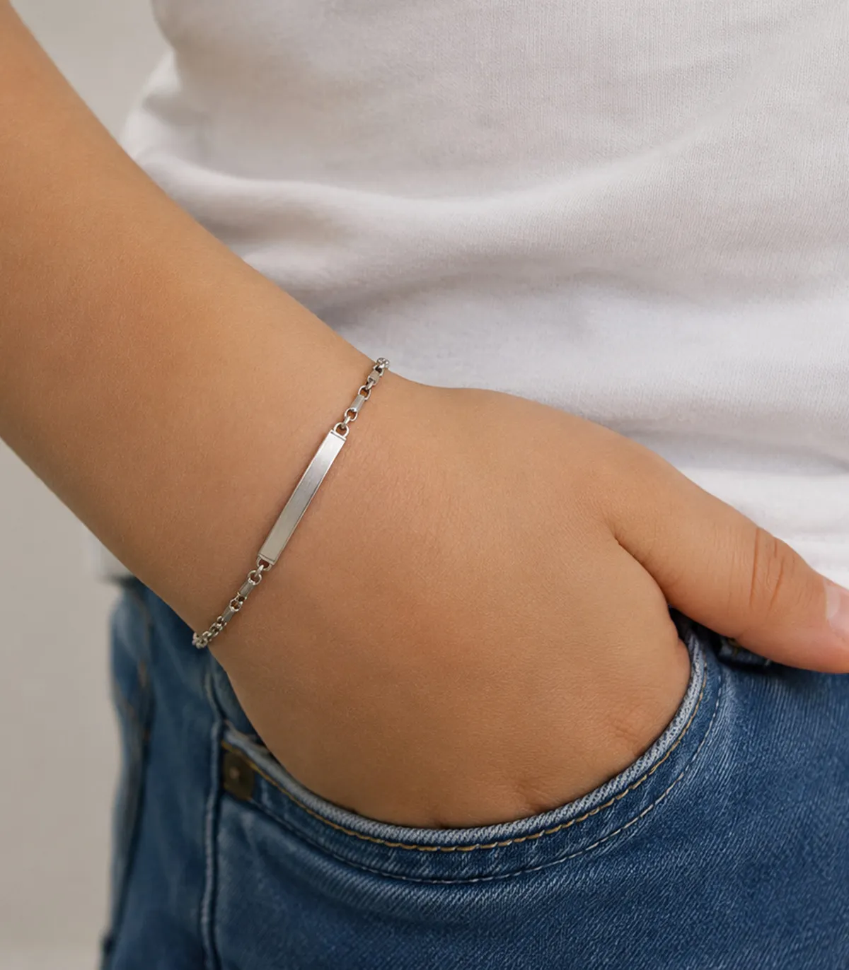 Bracciale con targhetta in oro bianco