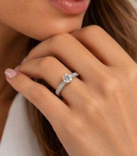 Anello solitario in oro bianco con brillanti carati totali 0,93