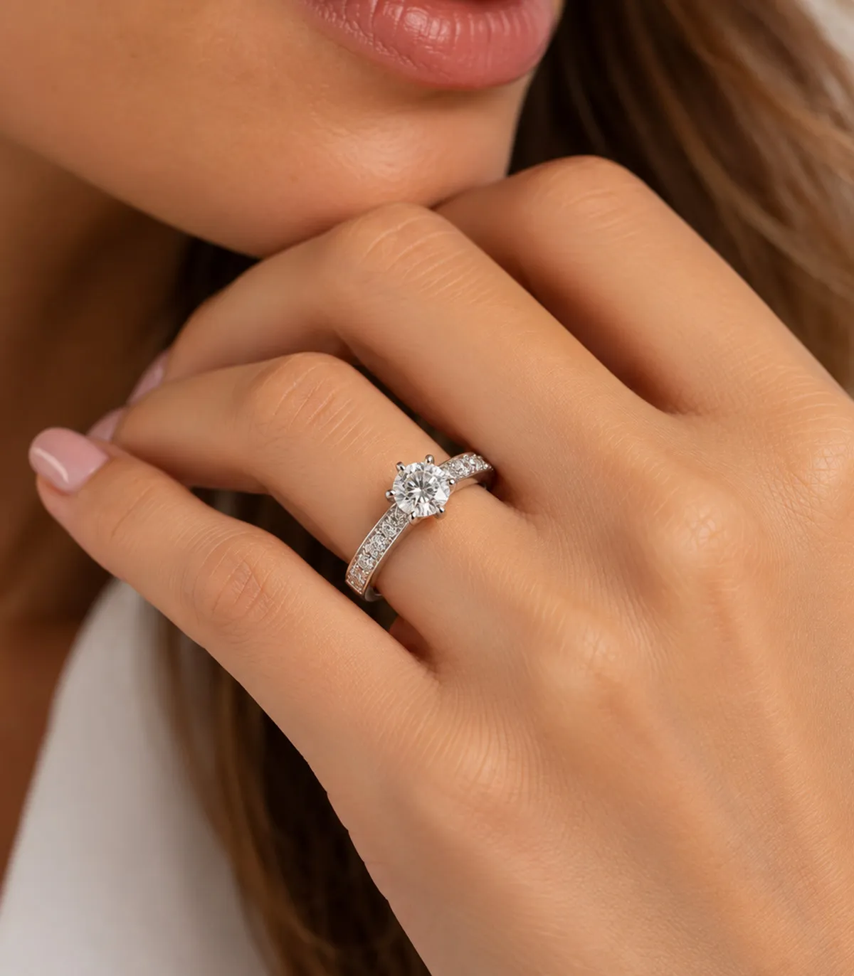 Anello solitario in oro bianco con brillanti carati totali 0,93