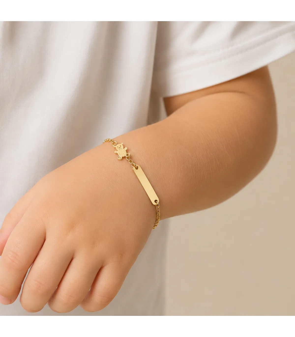 Bracciale in oro giallo con targhetta ed orsetto