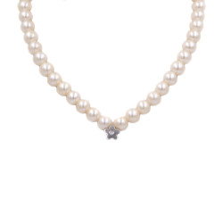 Collana di perle con fiore in oro bianco con brillante da 0,02 carati