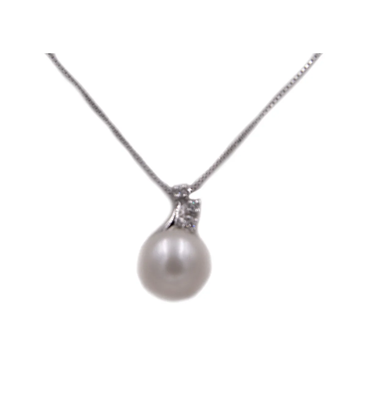 Collana in oro bianco con perla e brillanti carati totali 0,02