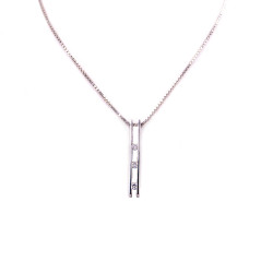 Collana in oro bianco con pendente con brillanti carati totali 0,06