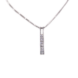 Collana e ciondolo in oro bianco con 8 brillanti da 0,03 carati