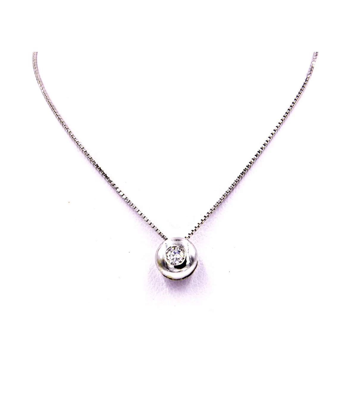 Collana punto luce cipollina in oro bianco con brillante 0,18