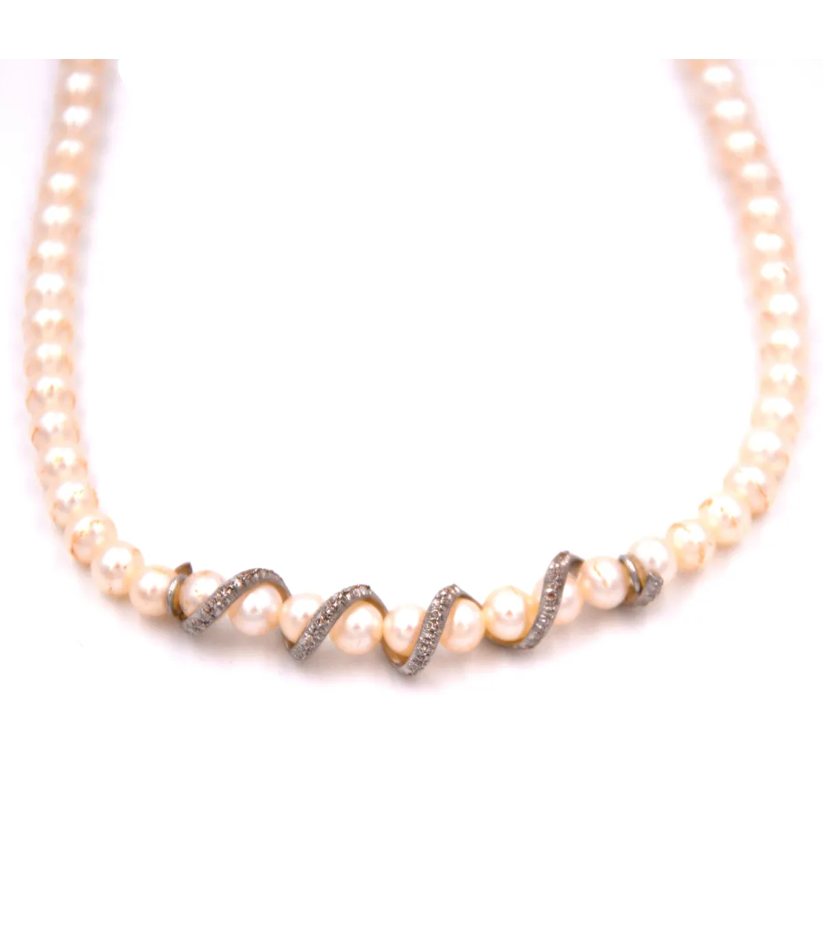 Collana in oro bianco con perle