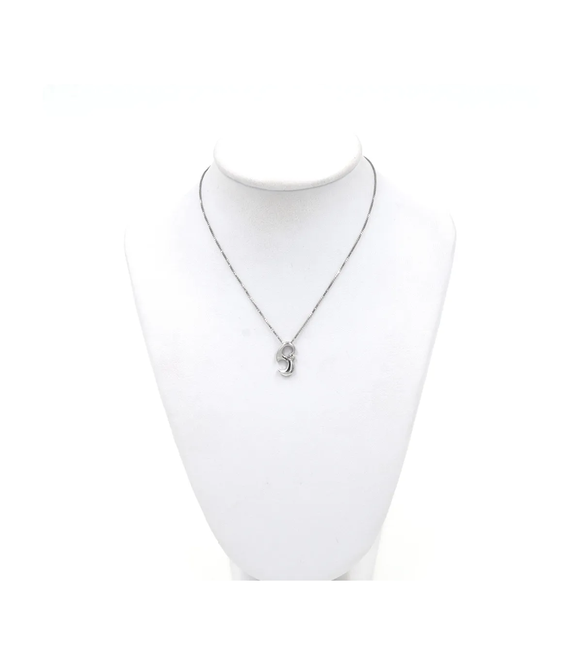 Collana in oro bianco con ciondolo in oro bianco e brillante