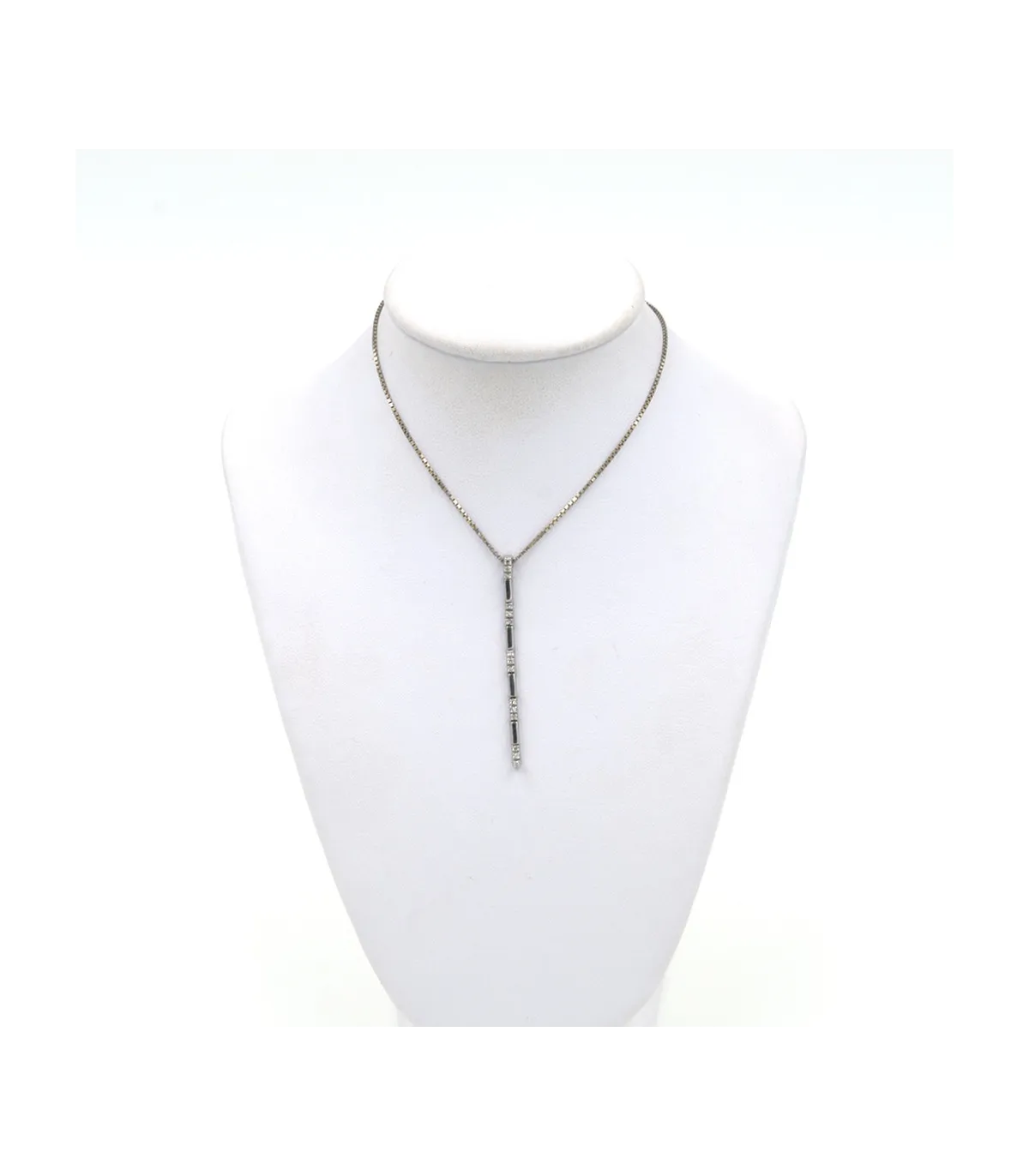 Collana in oro bianco con ciondolo in oro bianco e brillanti