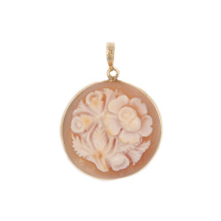 Ciondolo in oro giallo con cammeo