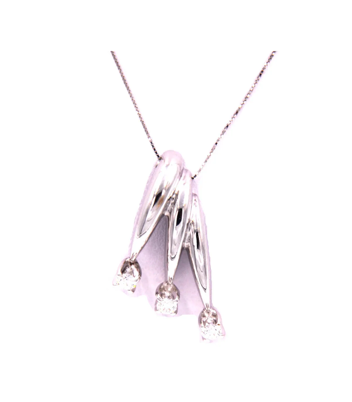 Collana in oro bianco con brillanti