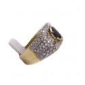 Anello in oro giallo con diamanti e zaffiro centrale
