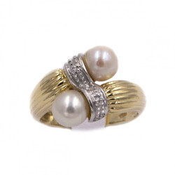 anello in oro giallo con 2 brillanti da 0,02 carati totali e perle
