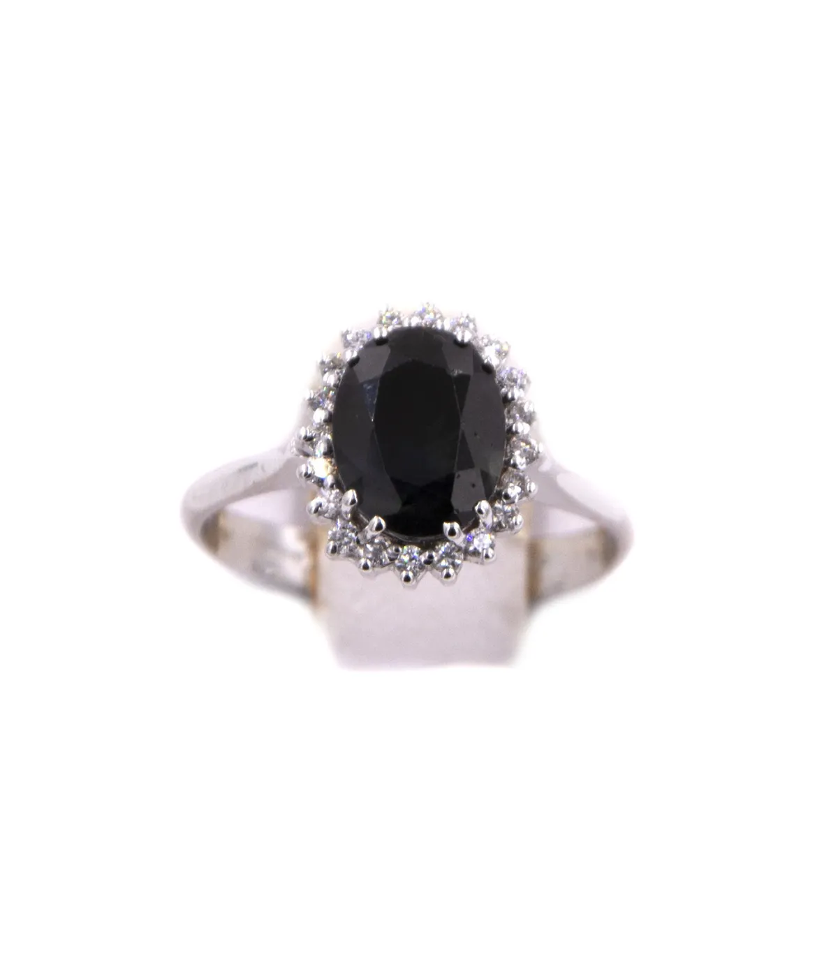 Anello in oro bianco con brillanti da 0,16 carati totali e zaffiro ovale da 2,28 carati