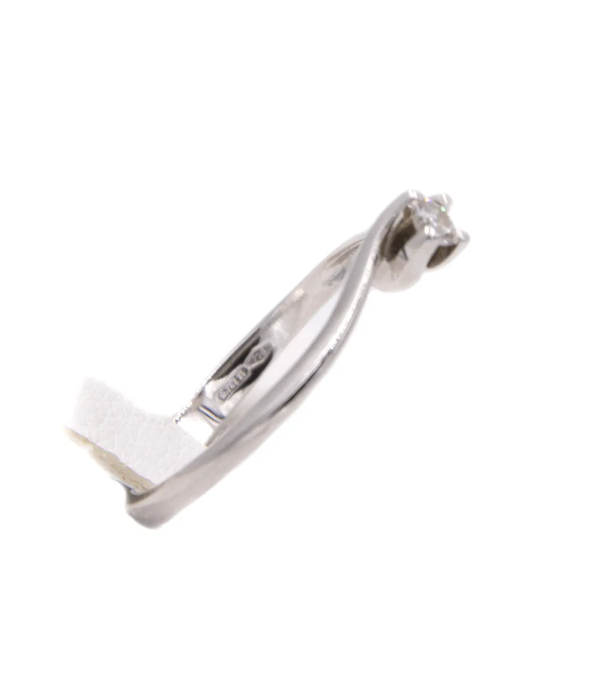 Solitario in oro bianco con brillante da 0,10 carati