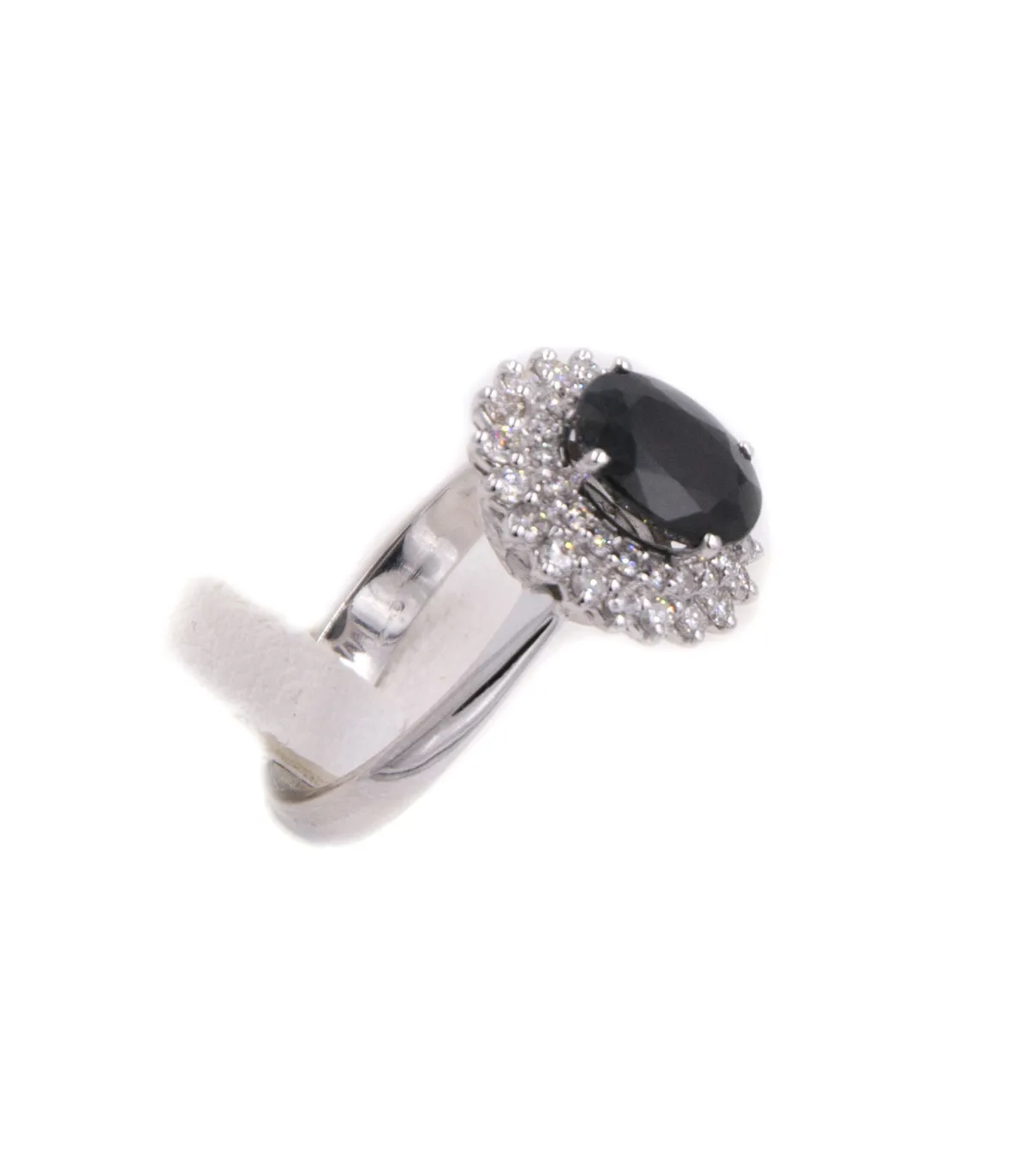 Anello in oro bianco modello Kate con zaffiro carati 2,18 e contorno di brillanti carati totali 0,46