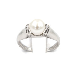 Anello in oro bianco con perla