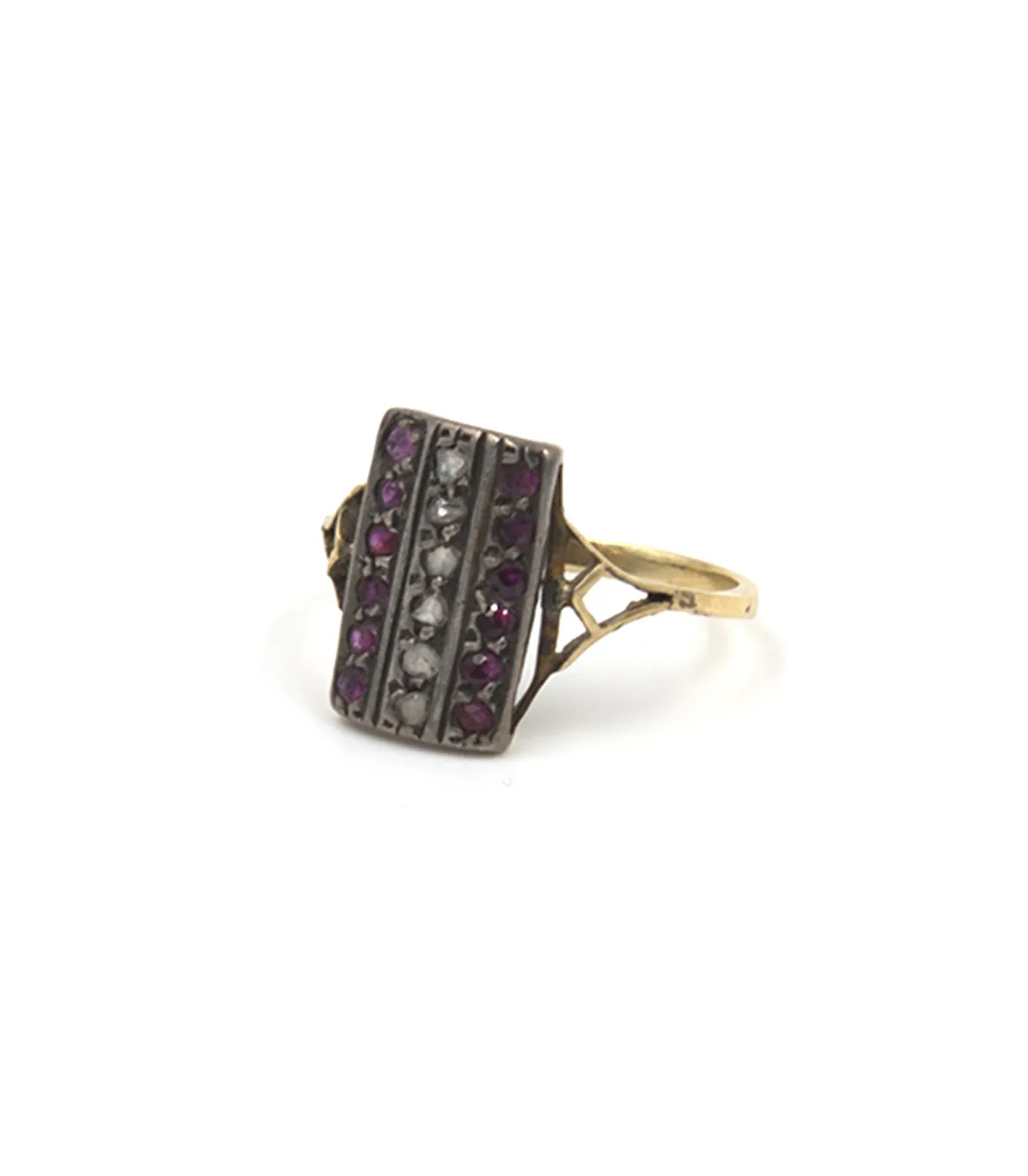 Anello in oro giallo con rubini e brillanti stile antico