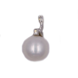 Ciondolo in oro bianco con perla e brillanti carati totali 0,01